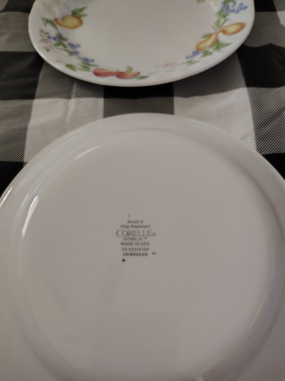 2pc Corelle Salad Plate Chutney SWIRL RIM CORNING Fruit Apple Pear Blueberries - Picture 4 of 5